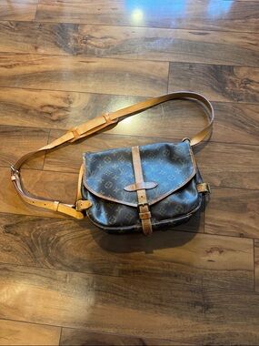 Louis Vuitton Monogram Samur 30